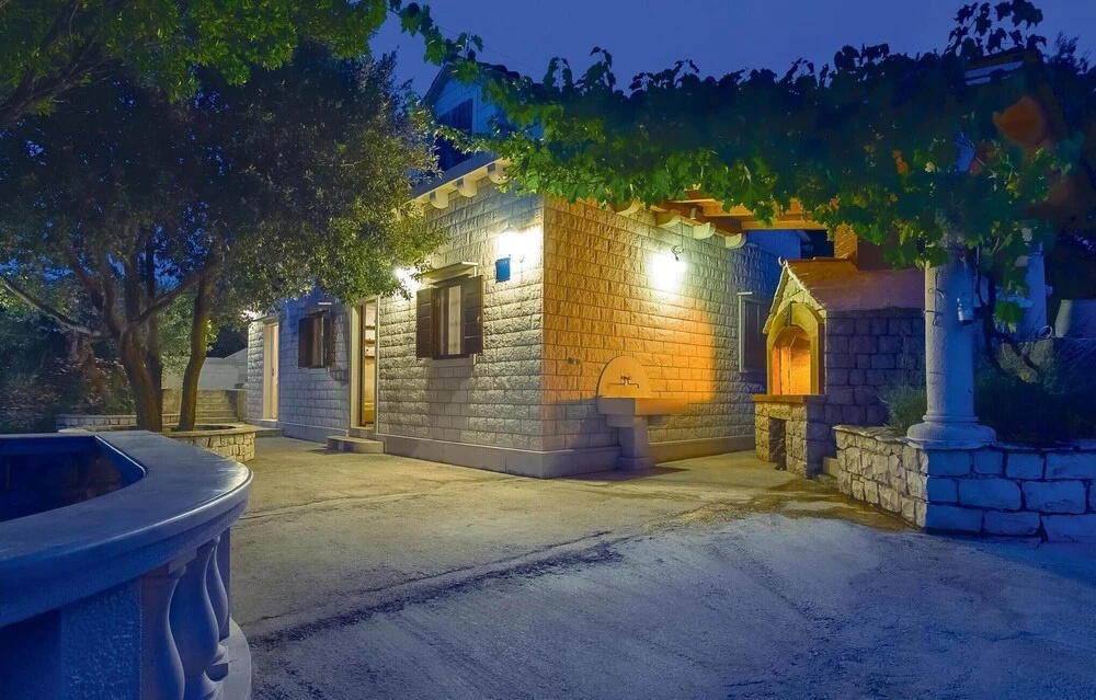 Beautiful Home in Pucisca With 3 Bedrooms, Wifi and Outdoor Swimming Pool
