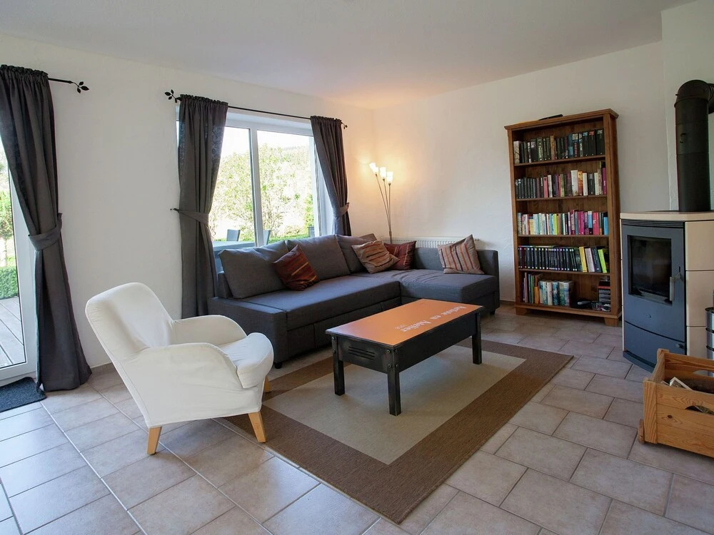 Attractive Holiday Home in Elkeringhausen with Pond