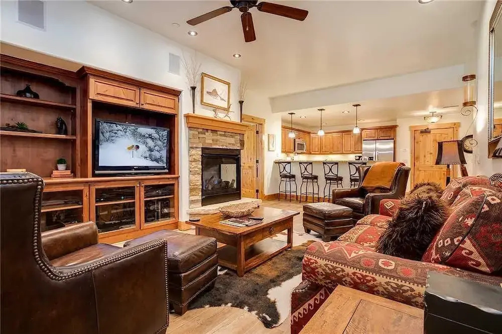 6109 Bear Lodge, Trappeur's Crossing Apartment 3