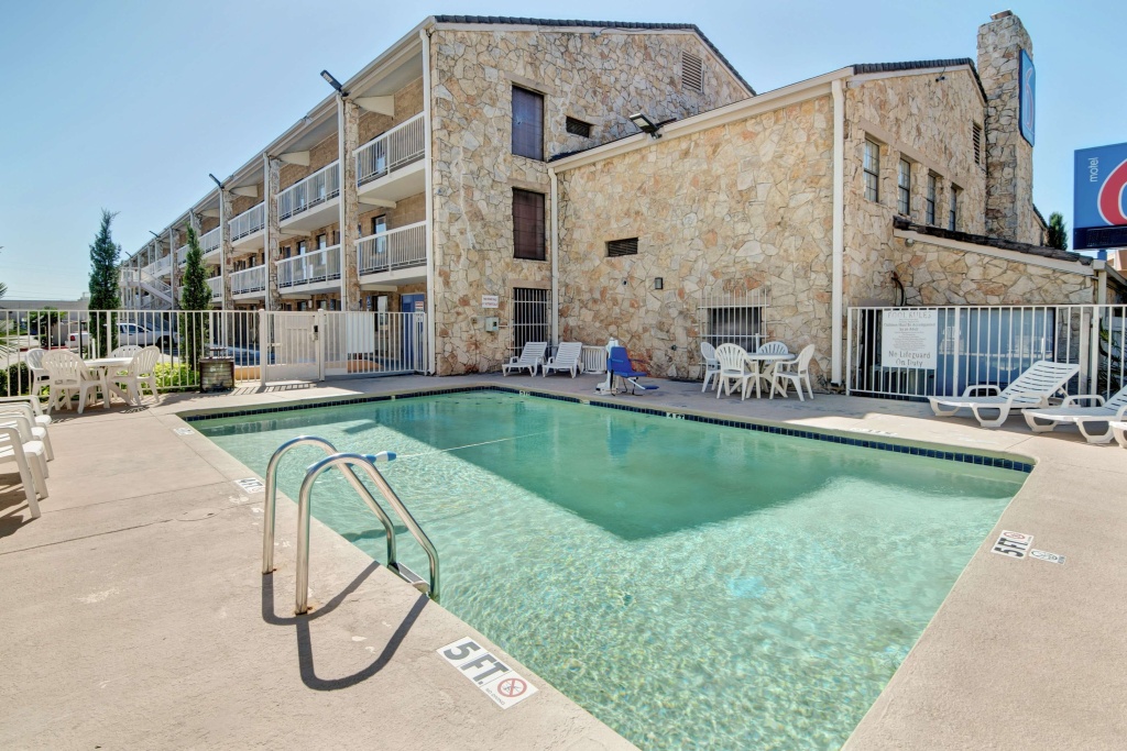 Motel 6-Dallas, TX - Forest Lane