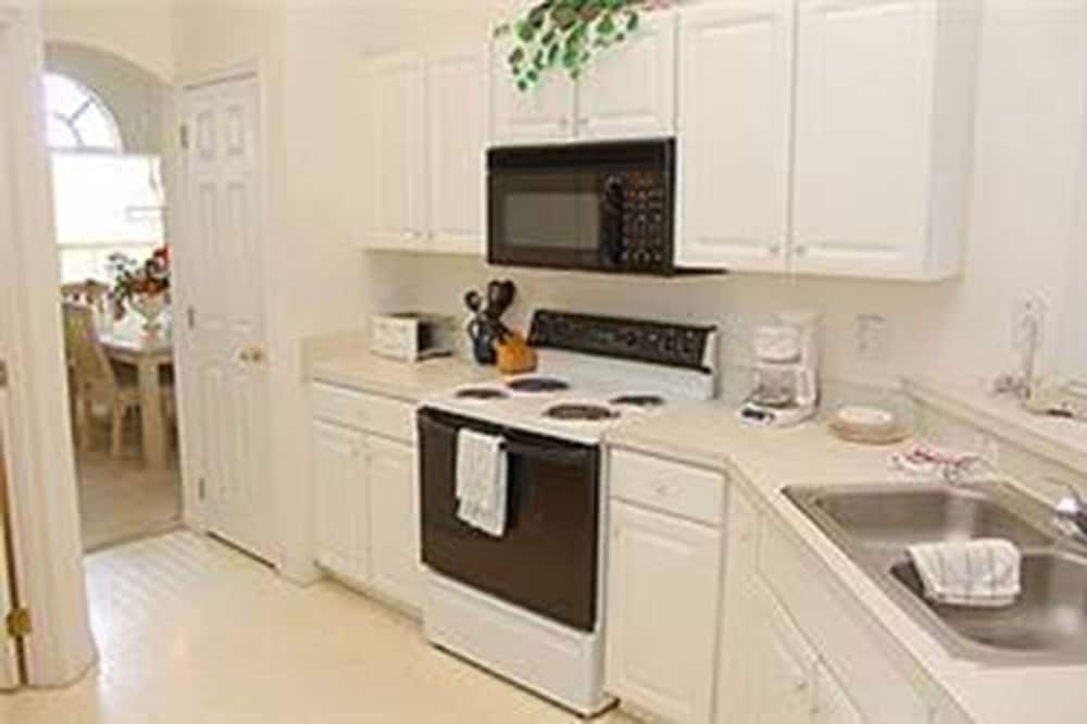 A Wonderful 4 Bedroom House Offerinf a Wonderful Family Experience