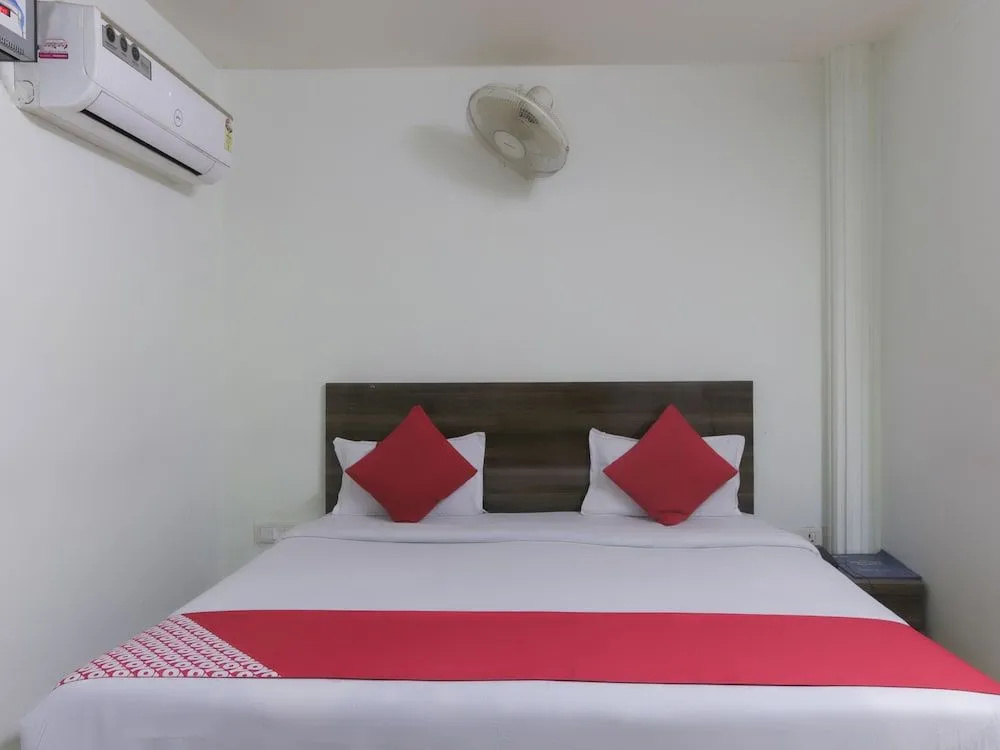 Oyo 4472 Hotel Chandra Deep