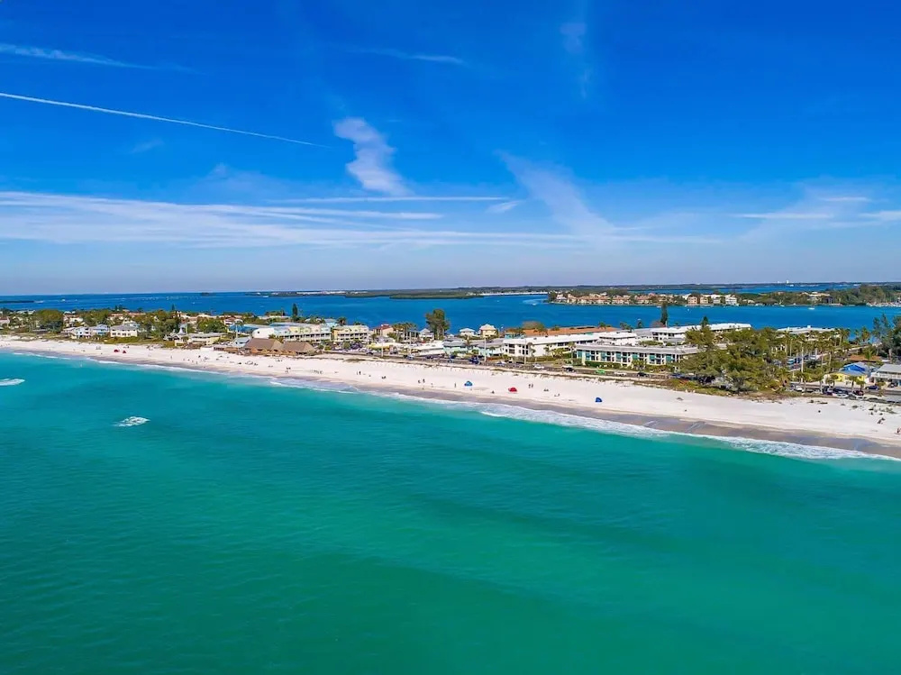 Absolute Paradise Ami-private Beach Access-water Views From Every Window-heated Pool- Walk To 14 Restaurants