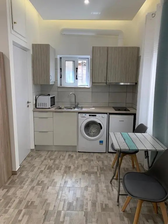 Santorini studio for 2 person in Athens near sea& center