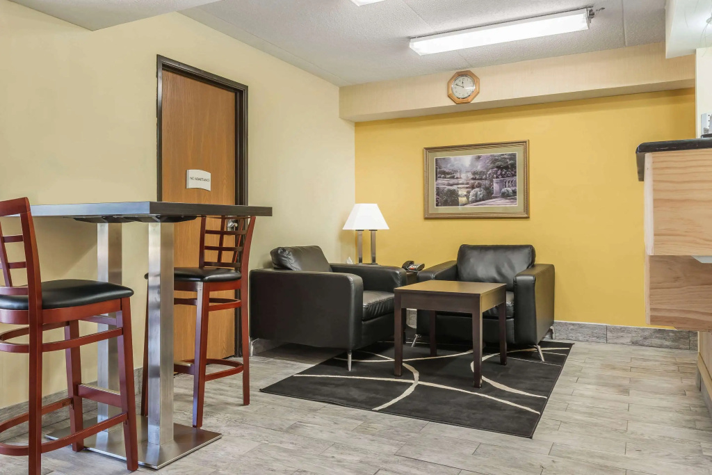 Super 8 Pittsburgh Harmarville