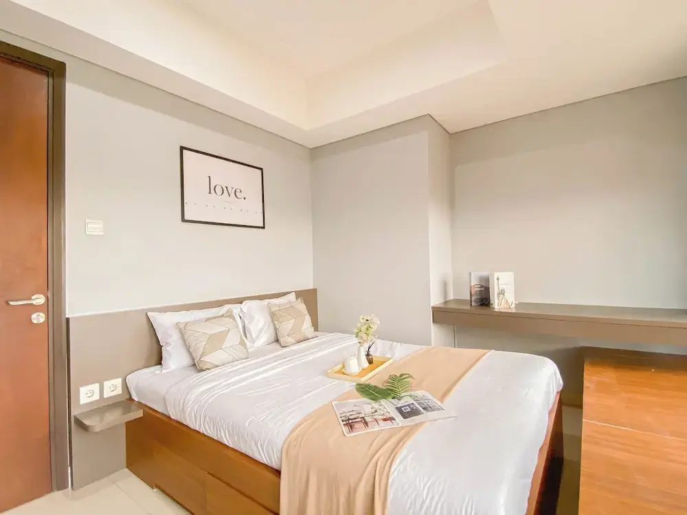Simply Look And Best Deal 2BR at Pollux Chadstone Apartment