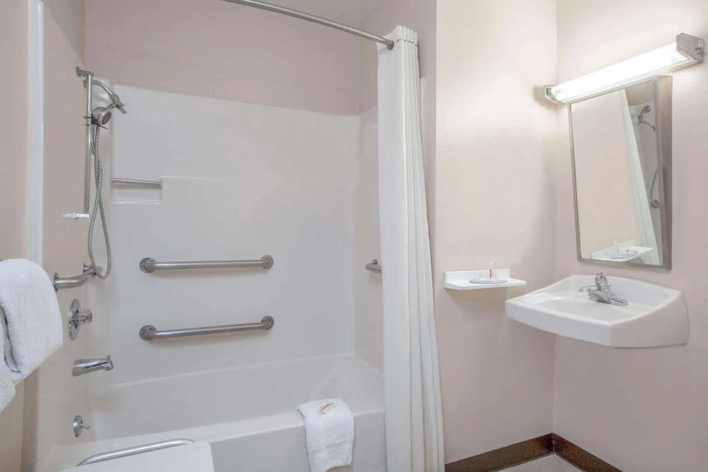 Super 8 by Wyndham Carlisle North