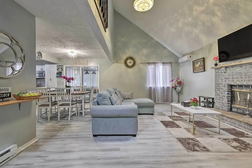 Game Room & Fire Pit: Tobyhanna Family Home