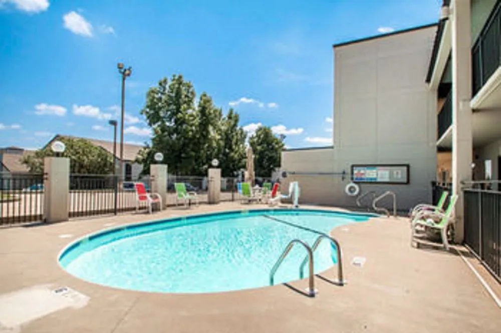 Quality Inn Us65 & E Battlefield Rd Springfield