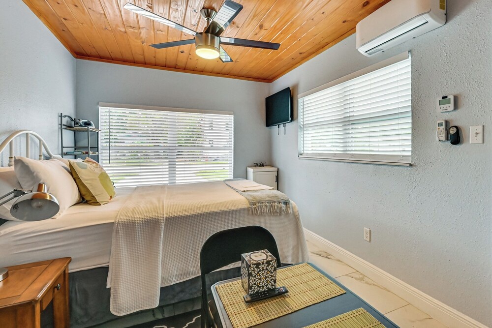 1 Mi to Midtown & Stadium! Couples Haven in Tampa