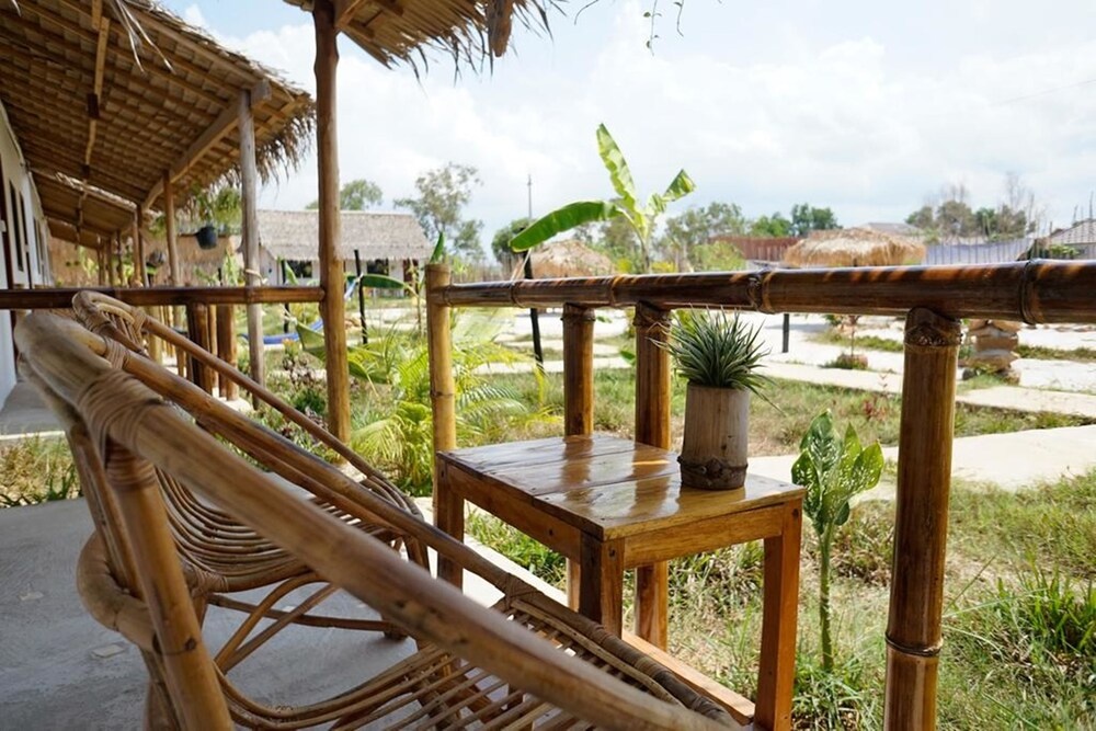 White Moon Bungalows