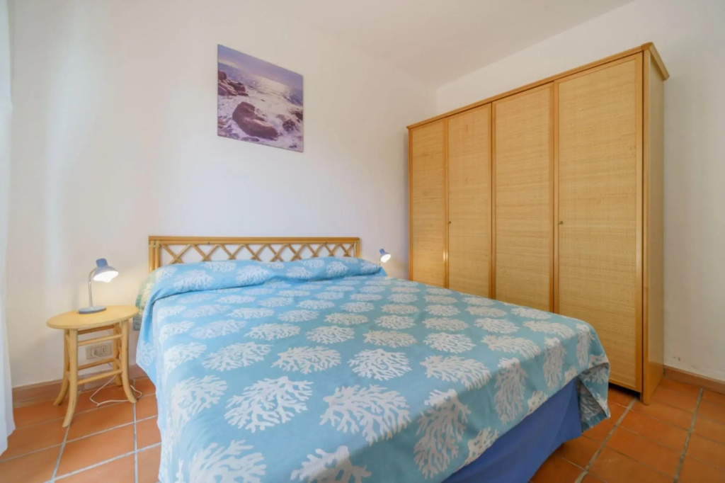 Baia Blu 1 in a small complex of colourful houses that directly overlooks the beach of Forno.-BAIA BLU N°1