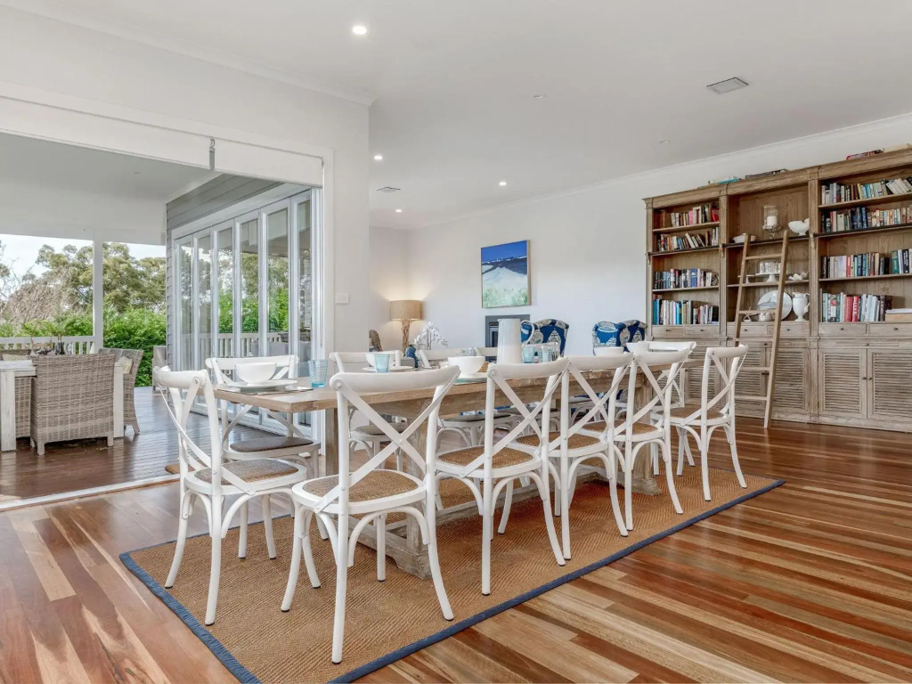 Sea Breeze - walking distance to Orion Beach