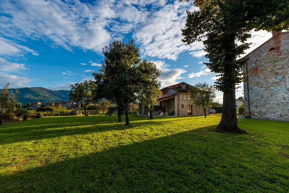 Villa Brunetta, Discover your Modern but Traditional Villa in Lucca