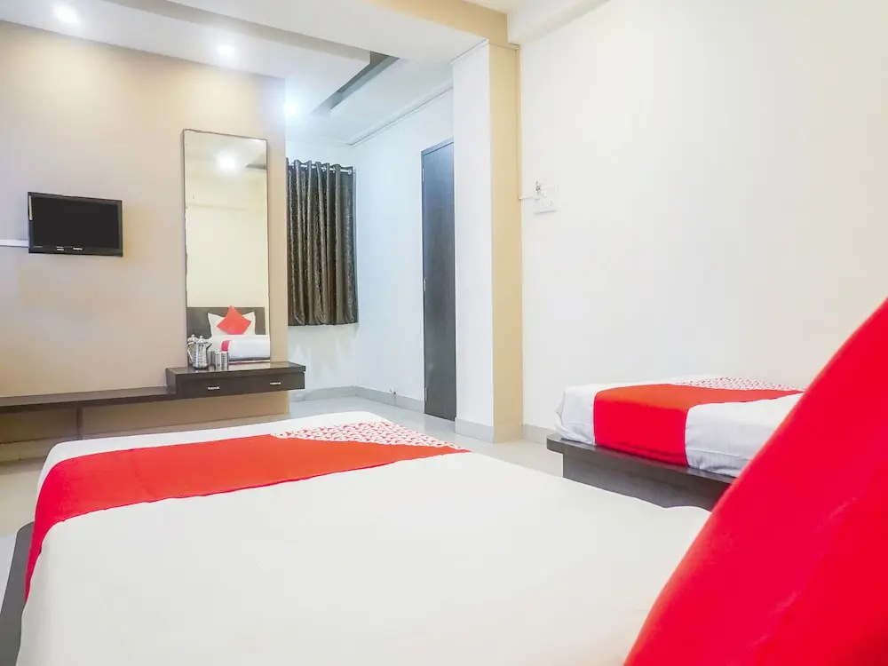 OYO 13583 Hotel Paradise Inn