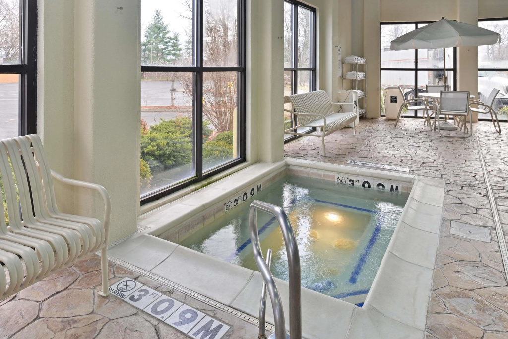 Best Western Louisville East Inn & Suites