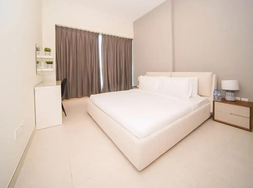 Business Bay 1BR Canal View Rooftop Pool - 360 vacation