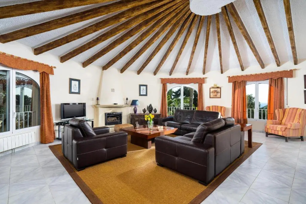 Villa Hermosa by Aguilarent