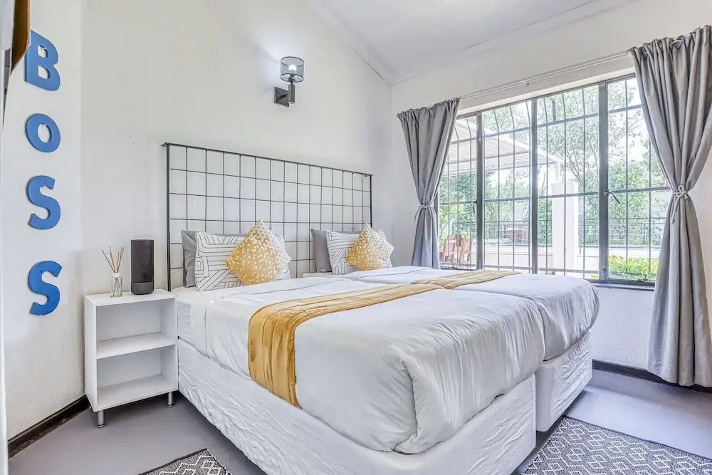 Modern Spanish House-3br-pool-solar-samrand