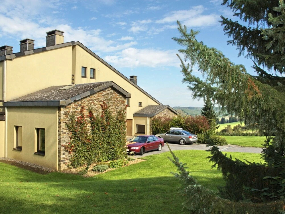 Calm Holiday Home with Garden in Bièvre