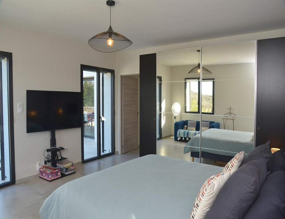 Gorgeous Mansion for 6 in Barjac