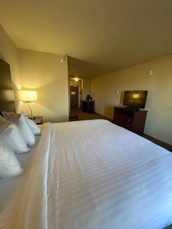 Cobblestone Hotel & Suites - Broken Bow