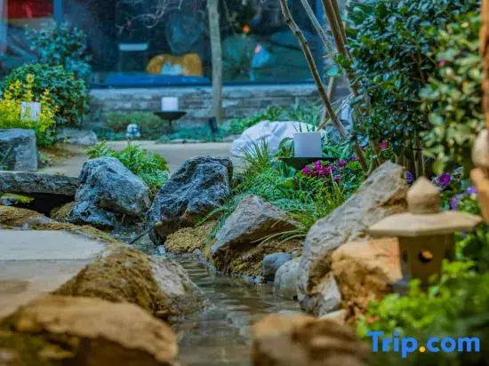 Wawan | Fireplace Garden · Bed and Breakfast in a Fireplace Garden