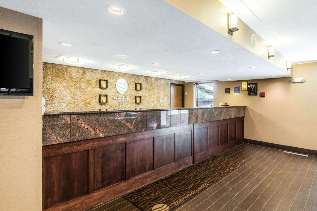 Comfort Inn Lansing West