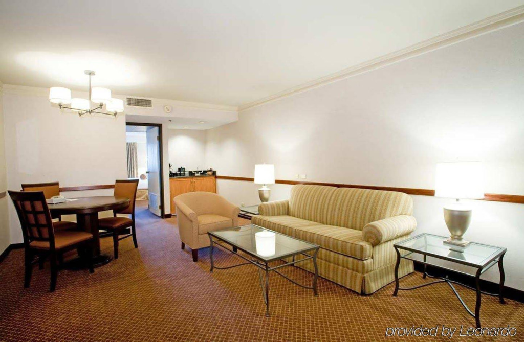 Embassy Suites by Hilton Chicago Schaumburg Woodfield