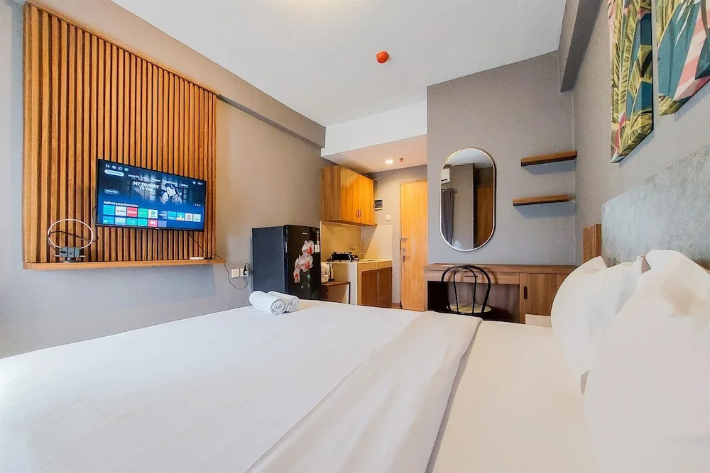 Relaxing And Homey Studio Sky View Apartment