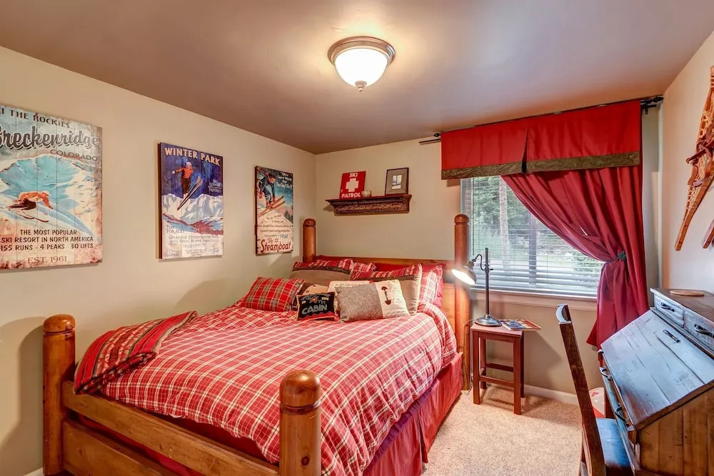 #1690 Modern Mountain Ski Cabin - Private Hot Tub! Minutes to Breckenridge Ski & Town, 3 Bedroom 2 Bath