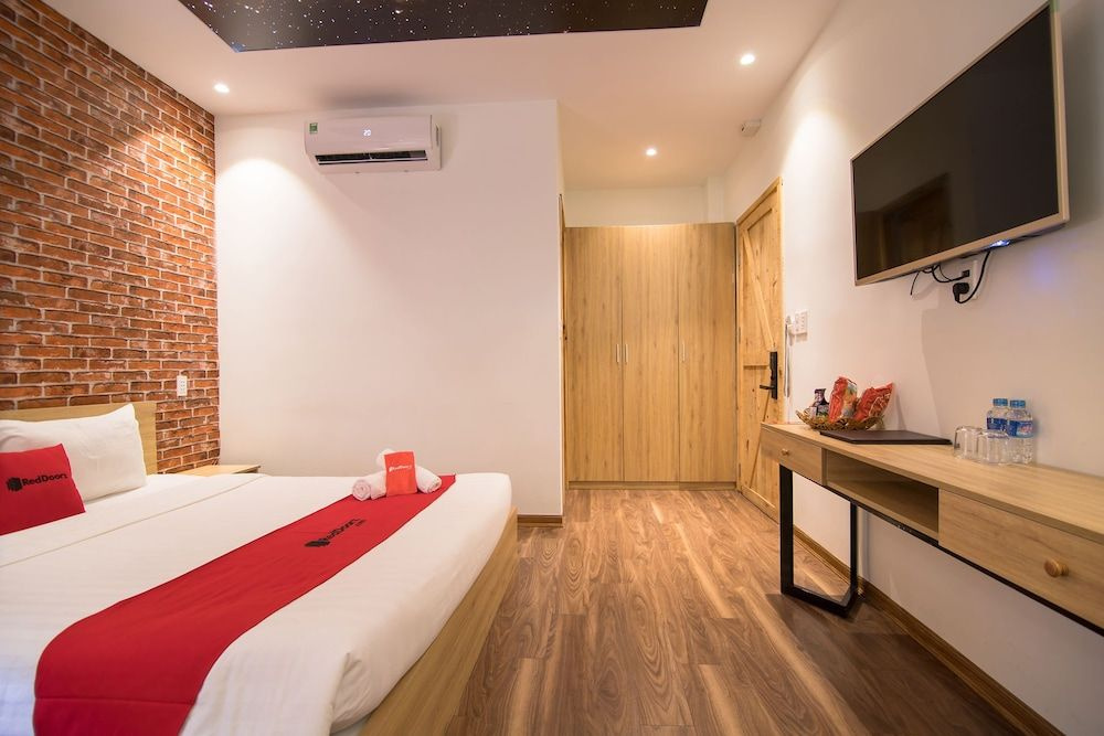 Tropical Forest Hostel & Apartments