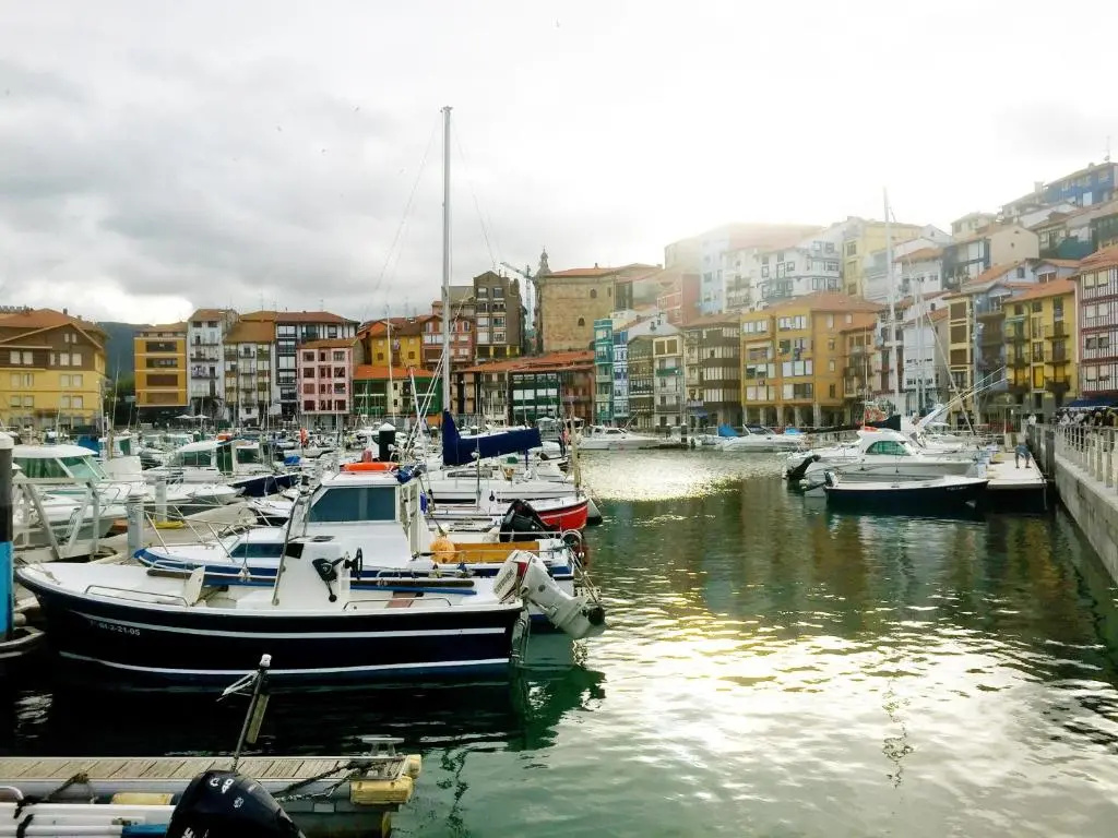 Bermeo y Urdaibai - Apartamento - tranquilo - WiFi - ASCENSOR y GARAJE en el mismo edificio