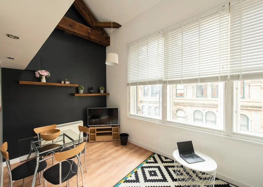 The City Mezzanine Apartment