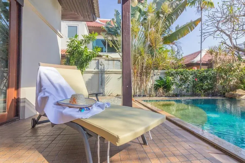 3BR Bali style PrivatePool Villa Near main road Large pool