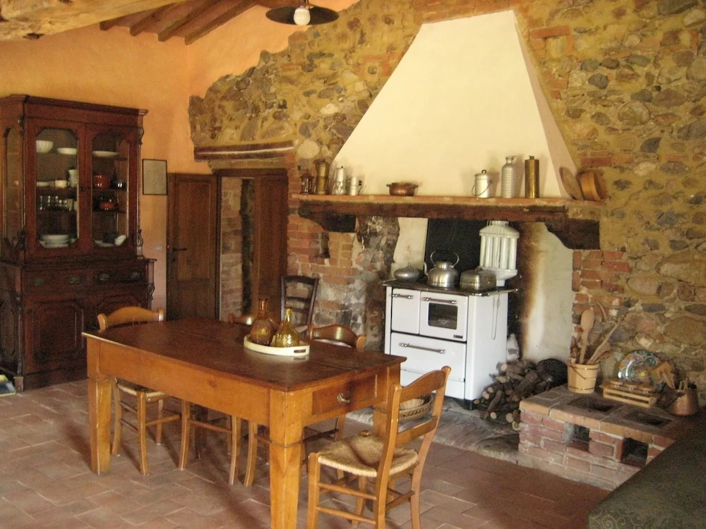 la Casa - Agriturismo With Pool Between Siena and Grosseto