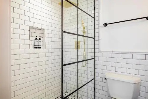 Cheery 1-BR in the of Shaw 2 blocks to subway