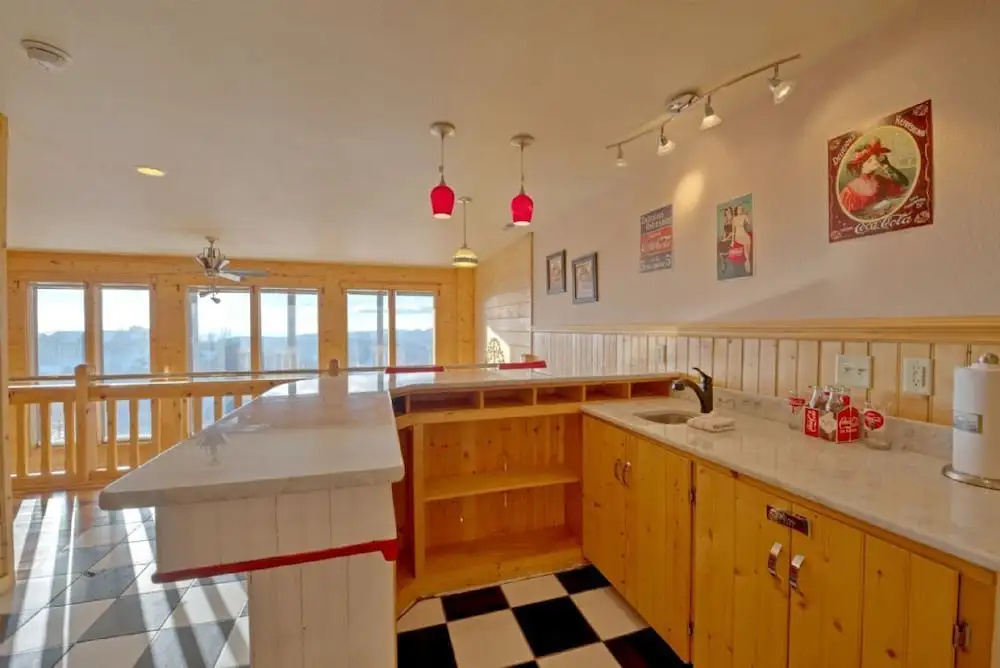 Black Bear Lodge at Scenic Wolf Resort - 3 Br Cabin