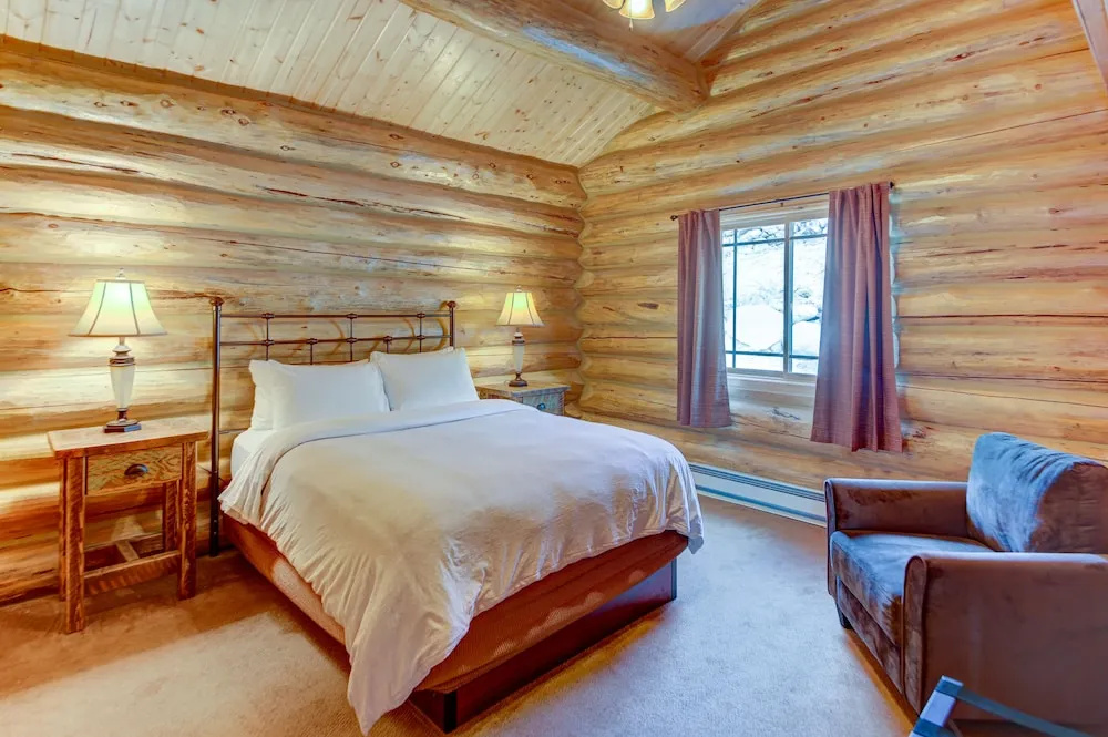 Roosevelt Hotel & Cabins - Yellowstone