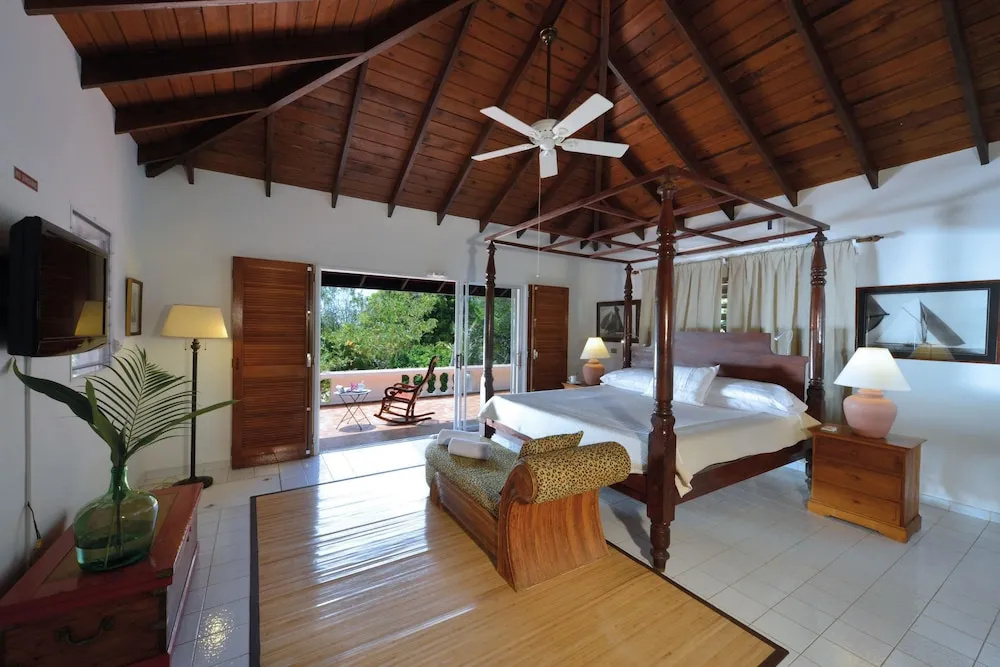 Ideal for Families, Gated Community Near Beaches, AC, Free Wifi, Concierge, Pool!