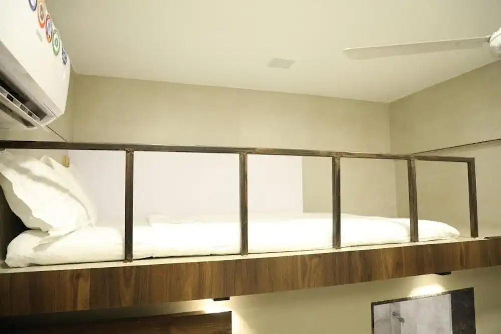 Hotel Rooms Dadar near Station