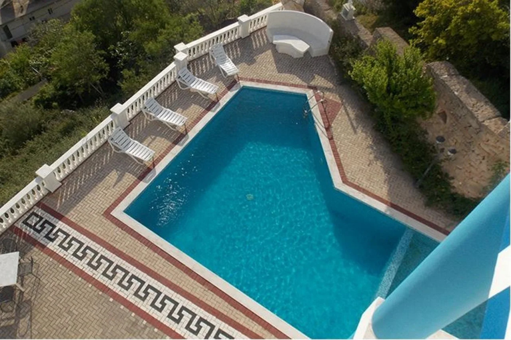 Paradise Hotel