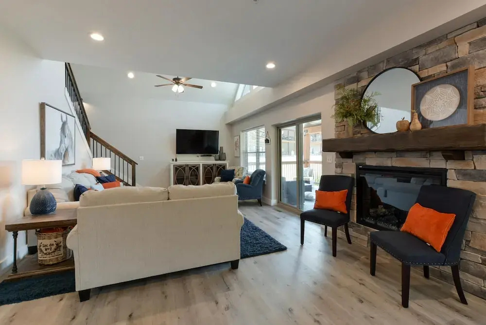 Journey's Remedy Lite - Lake View - Closest to Indoor Pool - Sleeps 22