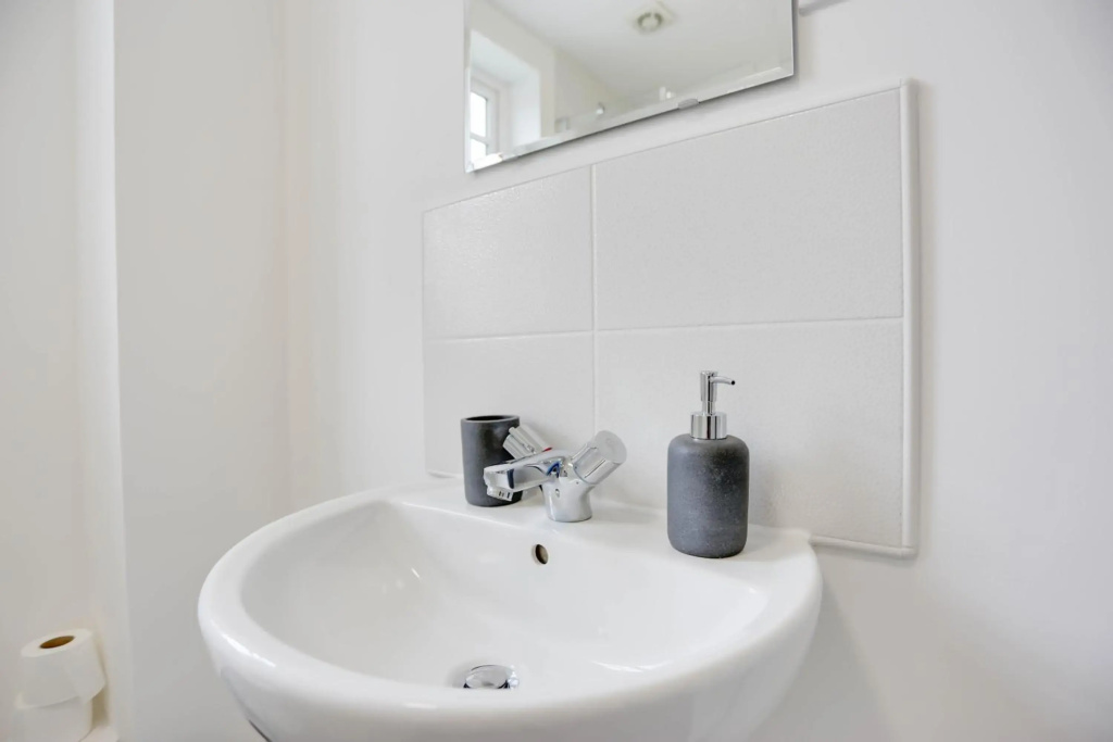 STALDON COURT - A 2 Bedroom Apartment by Prestigious Stays - Includes Wifi, Netflix & Amazon Alexa