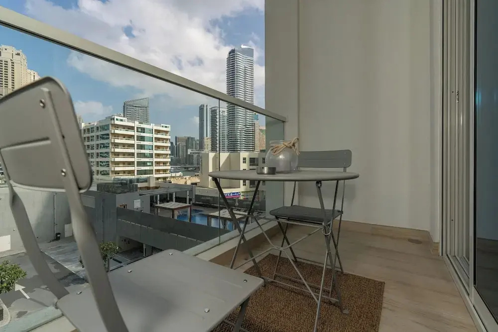 Stunning Apt Marina view with Balcony