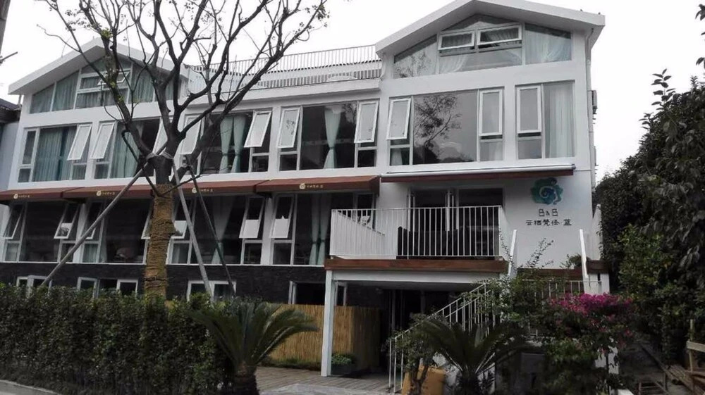 Hangzhou Yunqi Fan Path Blue b&B