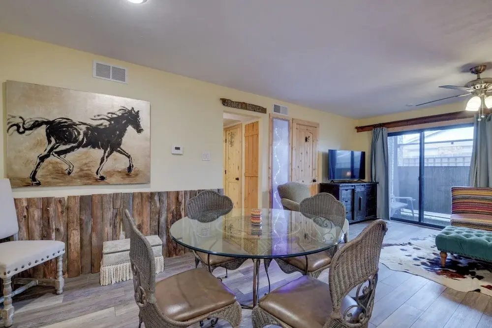 Fort Worth Home w/ Patio: 5 Mi to Dtwn!