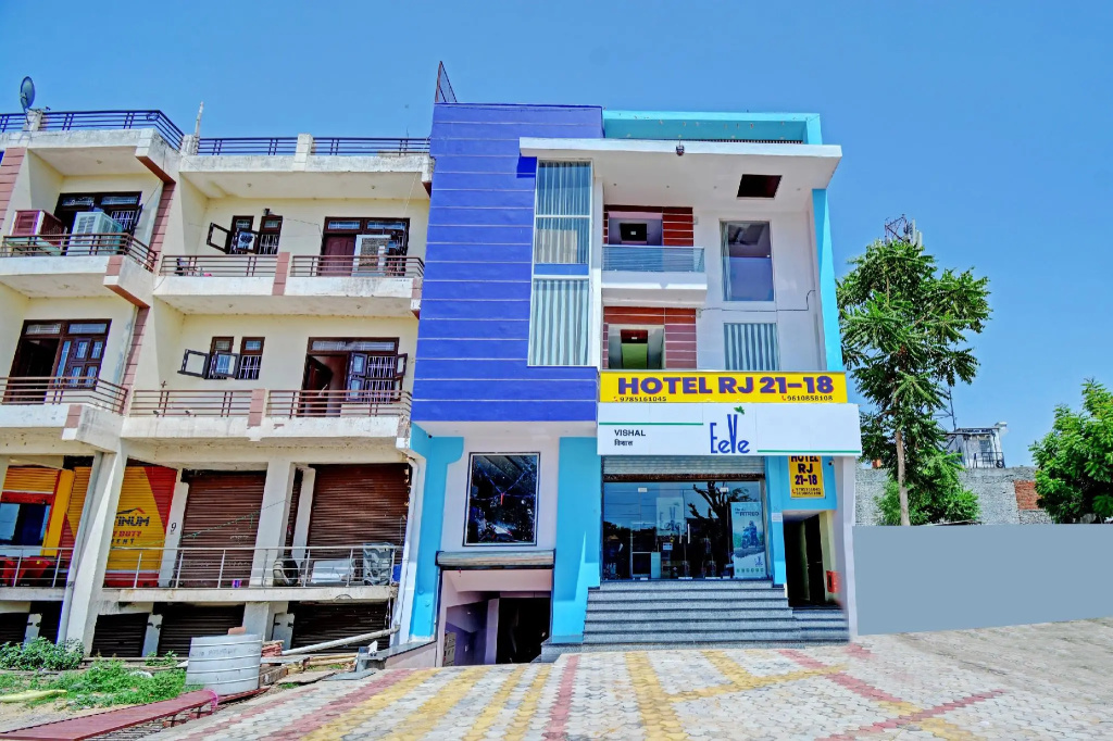 OYO 81074 Hotel Rj 21-18