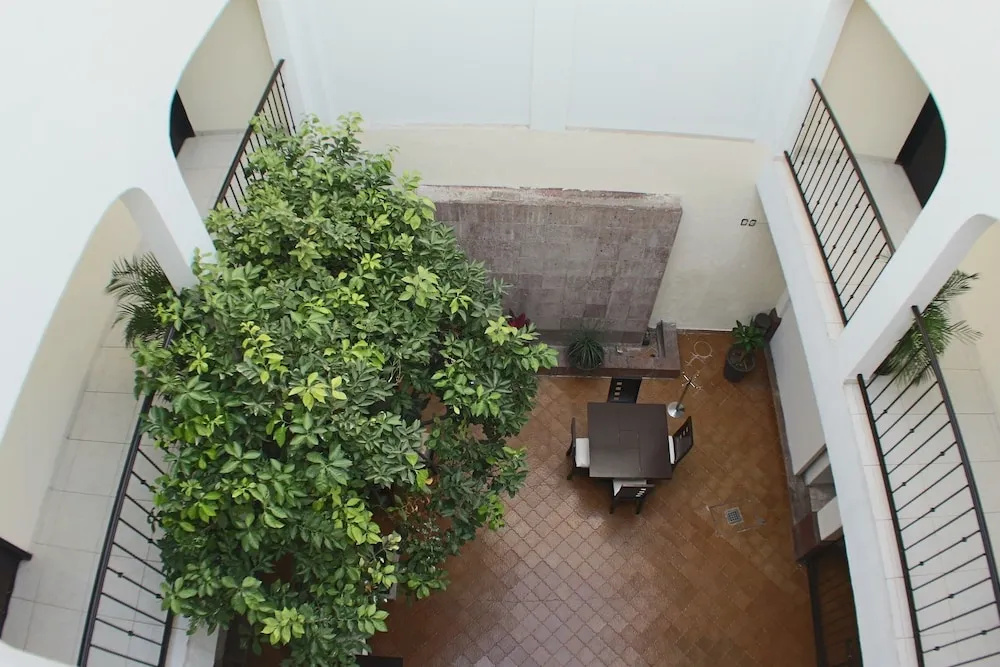 Hotel The Lit 13