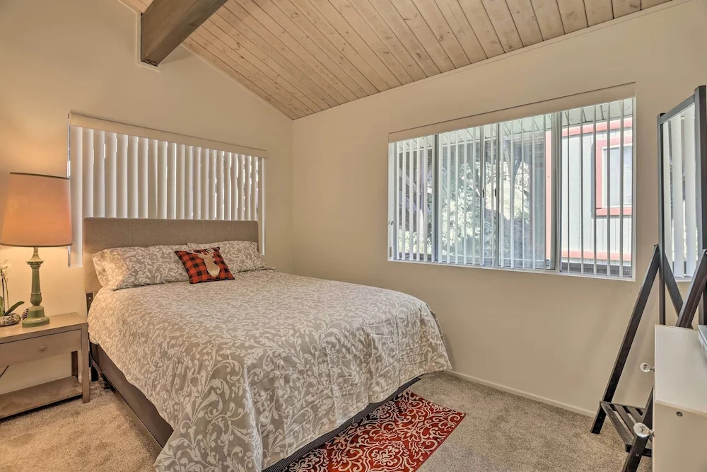 Lake Arrowhead Cabin w/ Mid-century Charm!